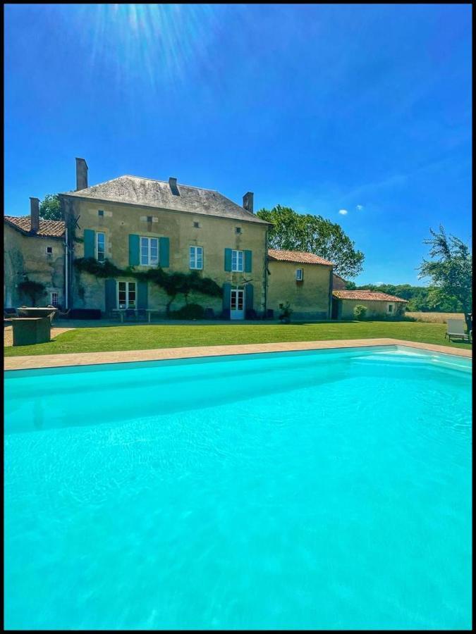 Les Maisons Du Bonheur Bed and Breakfast Château-Garnier Buitenkant foto