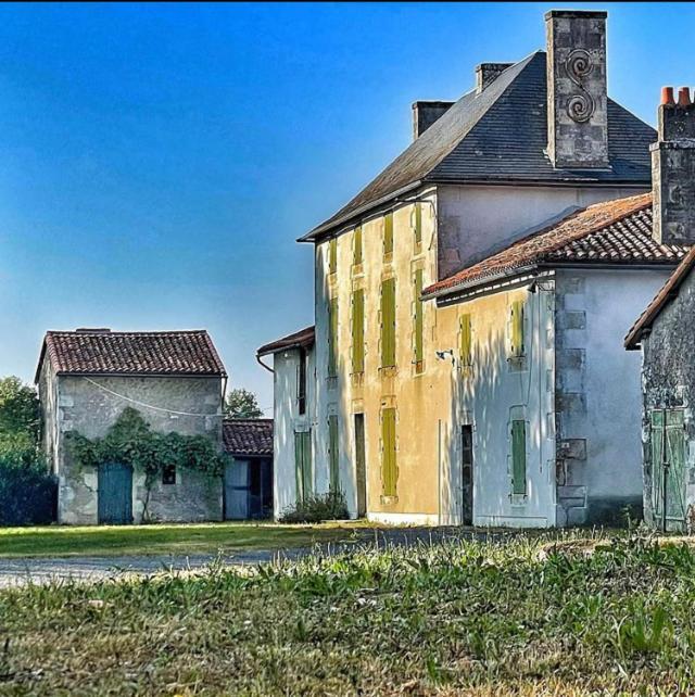 Les Maisons Du Bonheur Bed and Breakfast Château-Garnier Buitenkant foto