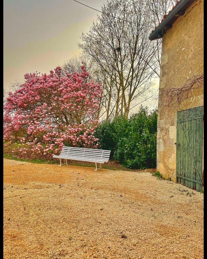 Les Maisons Du Bonheur Bed and Breakfast Château-Garnier Buitenkant foto