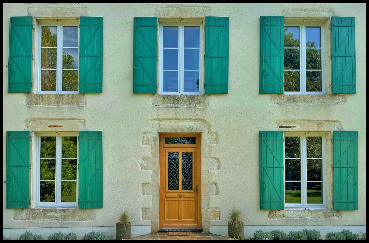 Les Maisons Du Bonheur Bed and Breakfast Château-Garnier Buitenkant foto