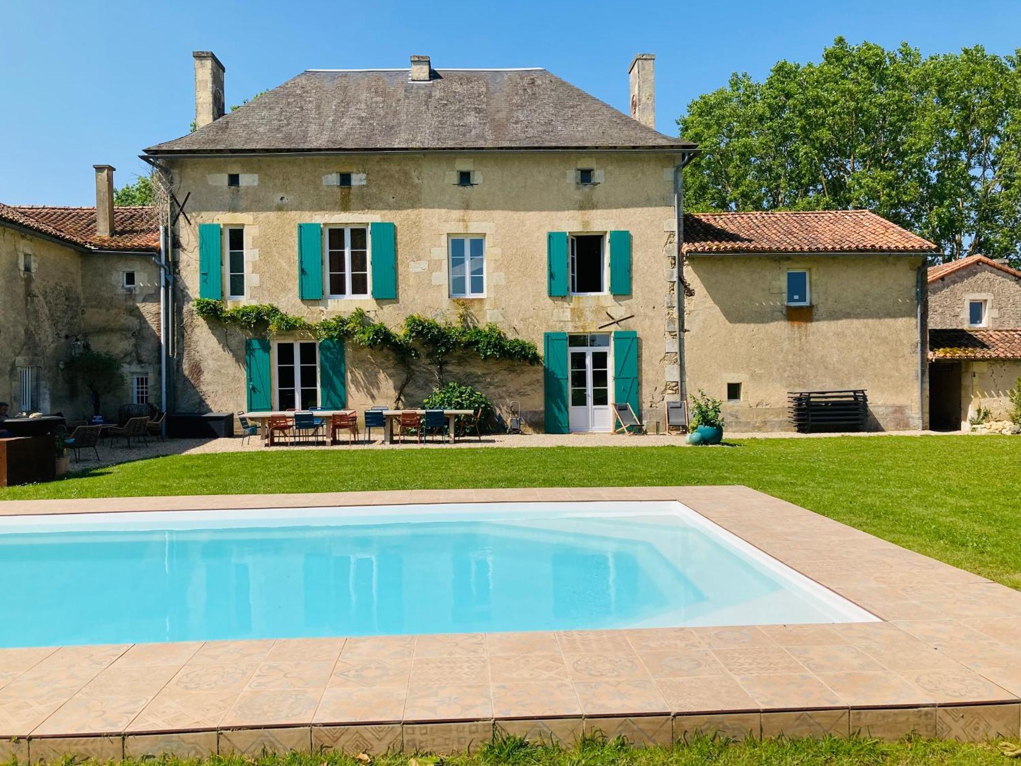 Les Maisons Du Bonheur Bed and Breakfast Château-Garnier Buitenkant foto